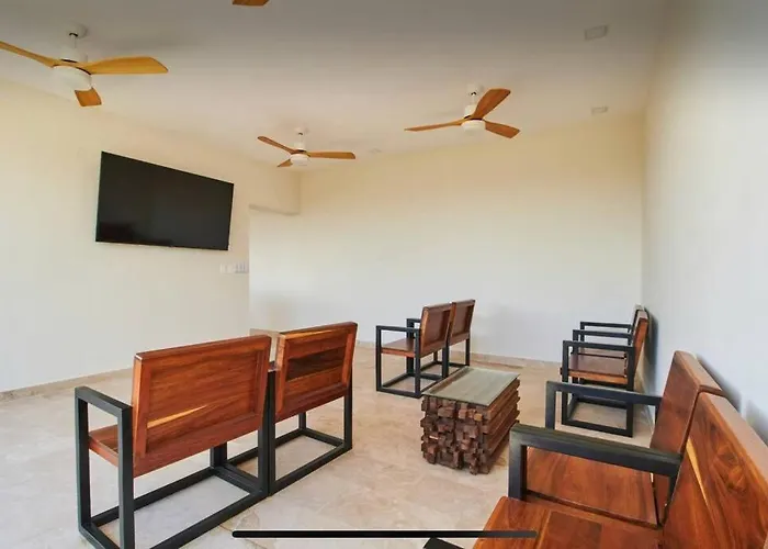 Sherlock - Swim Up & Gym & Club Access Tulum